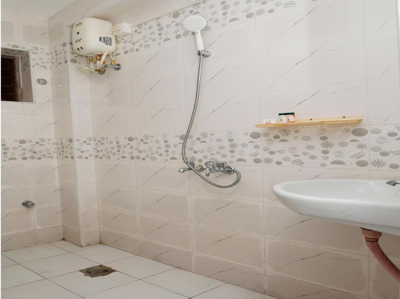 Oyo 9797 Hotel Vbee Plaza Thiruvananthapuram Kültér fotó
